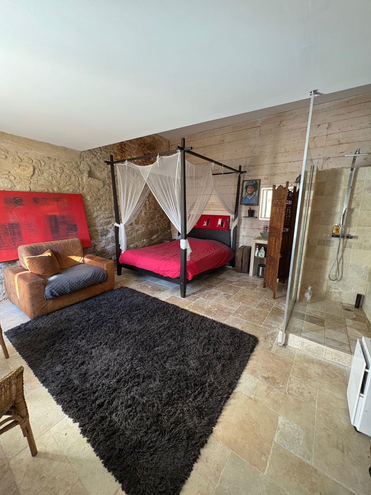 Suite 2, lit à baldaquin et douche