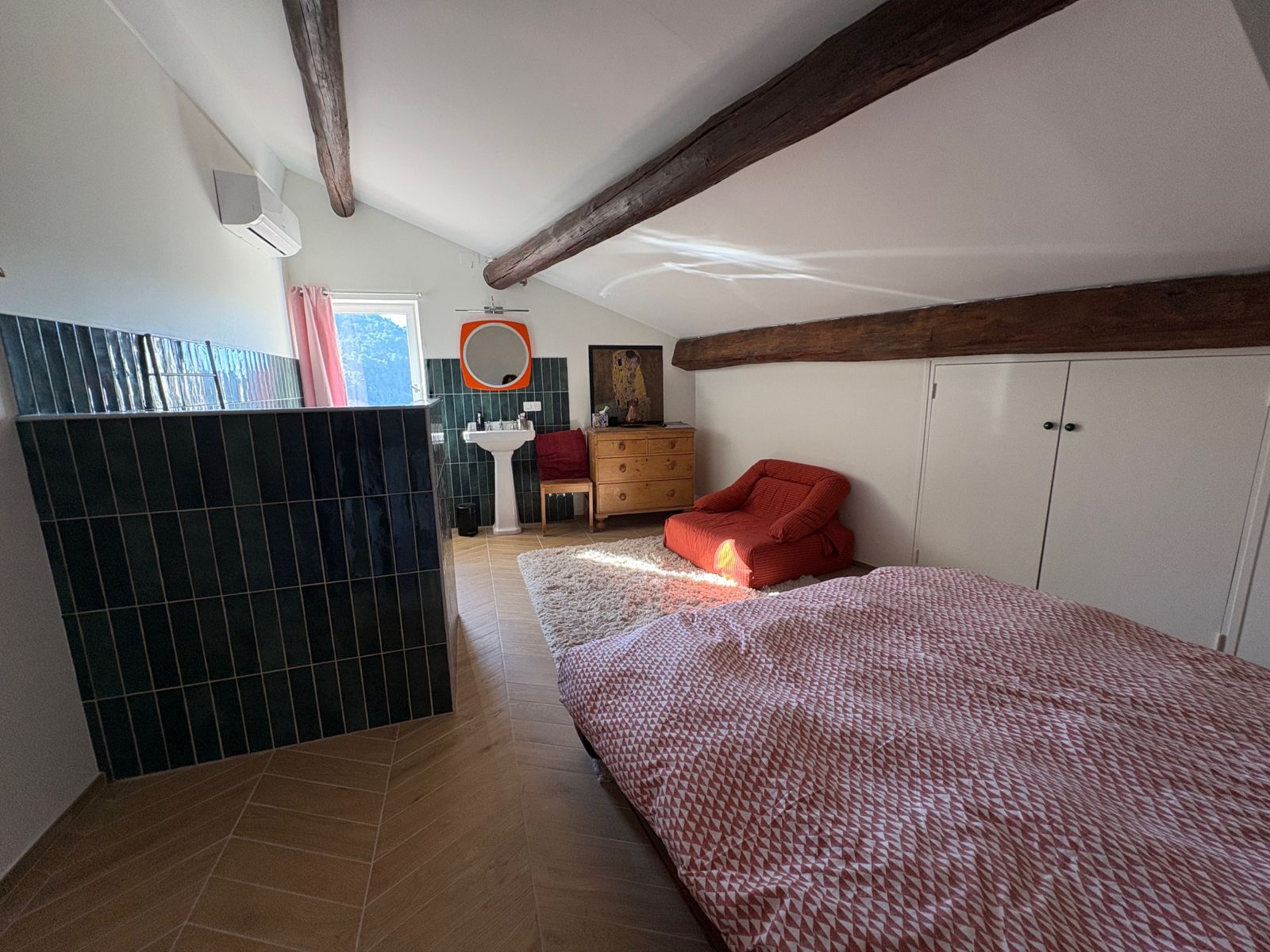 Suite 3, sous les poutres