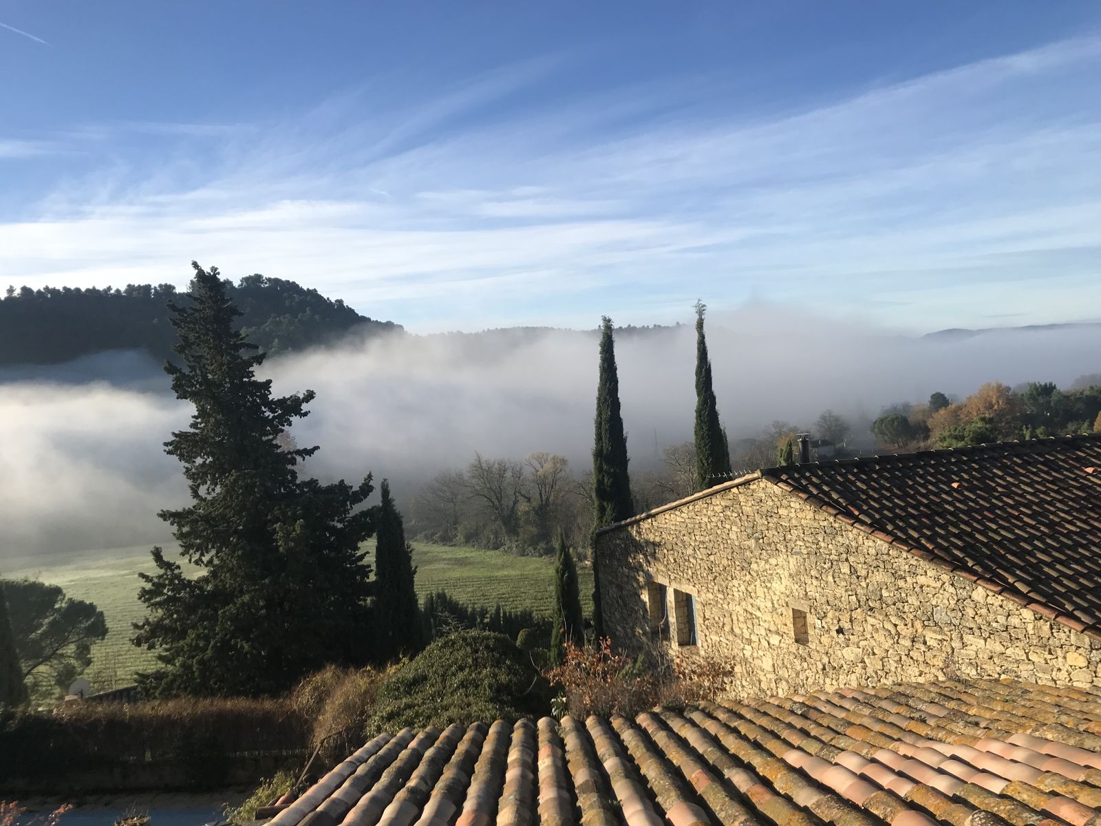 La campagne sous la brume, un matin d’hiver